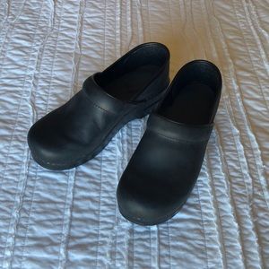 Dansko - matte black - size 39